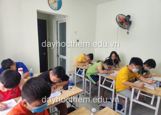 Gia sư dạy kèm học sinh